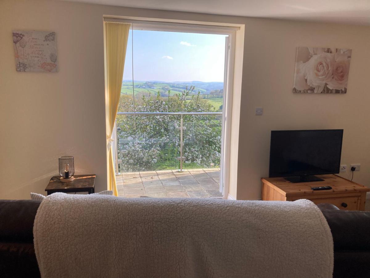 East Hillerton House Guest House Кредитън Екстериор снимка