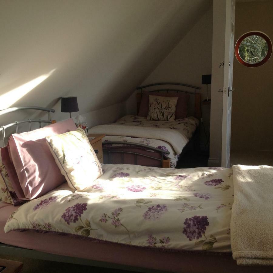 East Hillerton House Guest House Кредитън Екстериор снимка