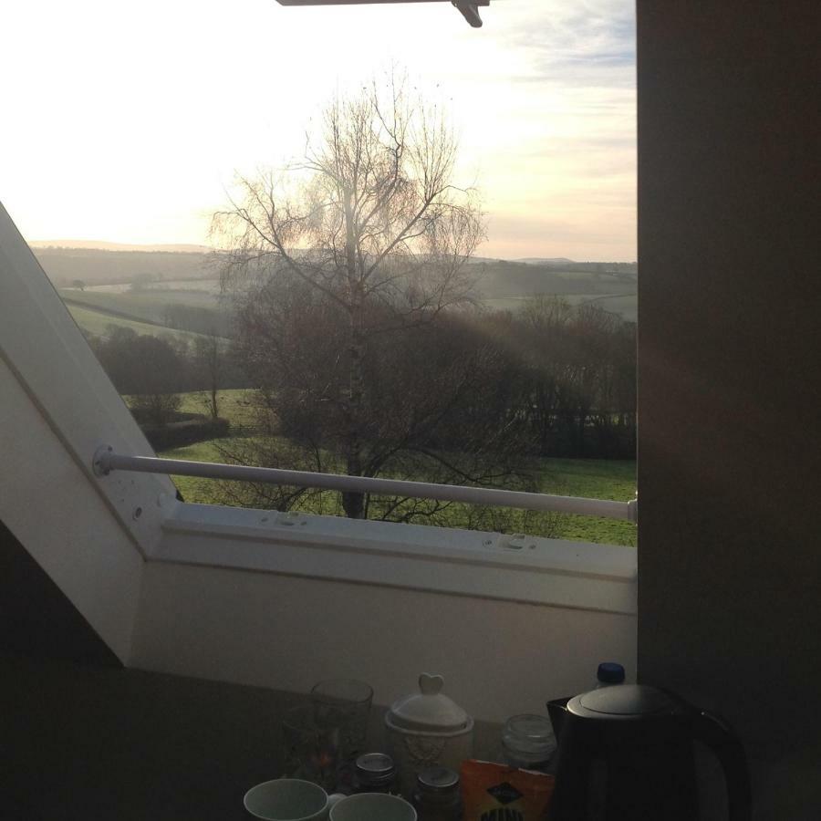 East Hillerton House Guest House Кредитън Екстериор снимка